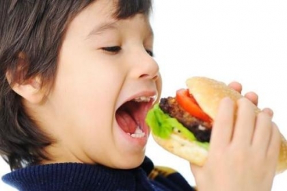 五类食物 孩子吃了会发育不良